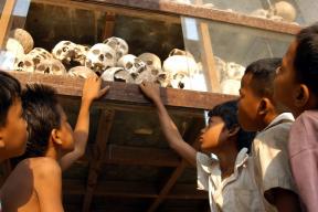 Les Khmers rouge qui ont pris le pouvoir le 17 avril 1975 ont fait plus de deux millions de morts. | AFP/TANG CHHIN SOTHY