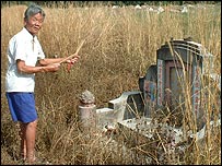 Chong Hong praying at the grave of those who died