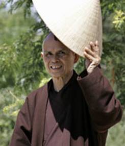 En 1982, dans le Bordelais, le grand matre Thich Nhat Hahn fonde le clbre Village des pruniers, devenu l'un des grands sanctuaires bouddhistes d'Europe/AFP - Derrick Ceyrac |  