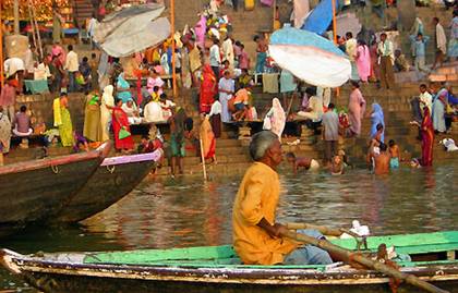 Ght ddi aux ablutions dans le Gange, Vrnas. (R. Signoret)