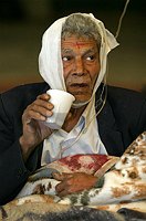 An injured man drinks tea in a mosque in 
Kerman, the regional capital, after the 
earthquake struck Bam, 1285 kilometres 
southeast of Tehran December 26, 2003.A 
pre-dawn earthquake razed much of the 
ancient Silk Road city of Bam in Iran on 
Friday, killing more than 20,000 people 
and injuring tens of thousands more, 
government officials said.   REUTERS/
Morteza 
Nikoubazl