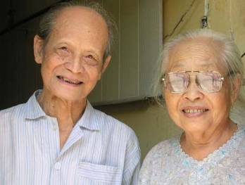 Two elderly residents of Ha Noi's Old Quarter