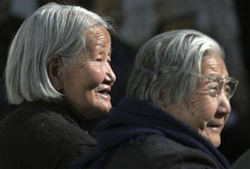 <p>Women stand inside a beadhouse, a home for the elderly, in Xining, capital of northwestern China's Qinghai province October 26, 2006. The number of people 60 years of age and older may nearly triple to 2 billion by 2050, accounting for nearly a quarter of the expected 9.2 billion global population, a U.N. report warned on Tuesday. REUTERS/Stringer</p>