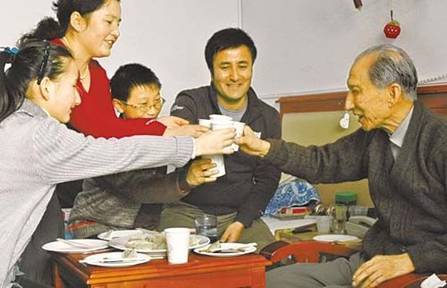 这个春节他们不再孤独(图)