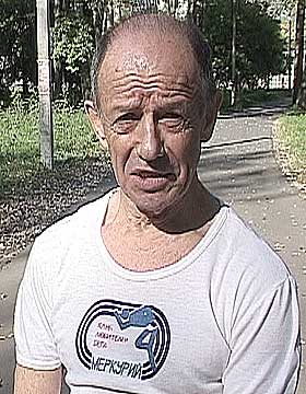 Петр Ковалев каждый день выходит на беговую дорожку.